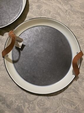 Foreside Home & Garden Two-Tone Round Serving Tray with Leather Handles